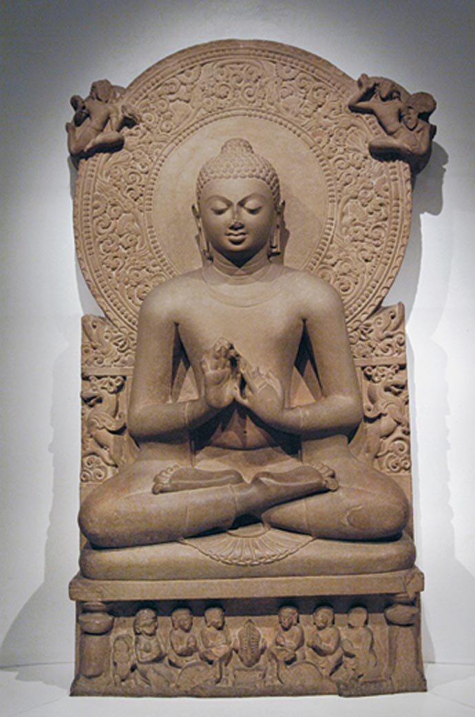 Réalisée à Sarnath – le lieu du premier enseignement du Bouddha – cette sculpture, qui date du IIIe siècle, montre le Bouddha tournant la Roue du Dharma. Cette statue est un bel exemple de l’habileté et de la grâce raffinées de l’artisanat indien. Archives Huntington, O.S.U. : photo de John C. Huntington et Eric R. Huntington.